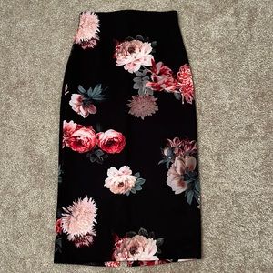 NEW WITH TAGS ZARA MID LENGTH FLORAL SKIRT